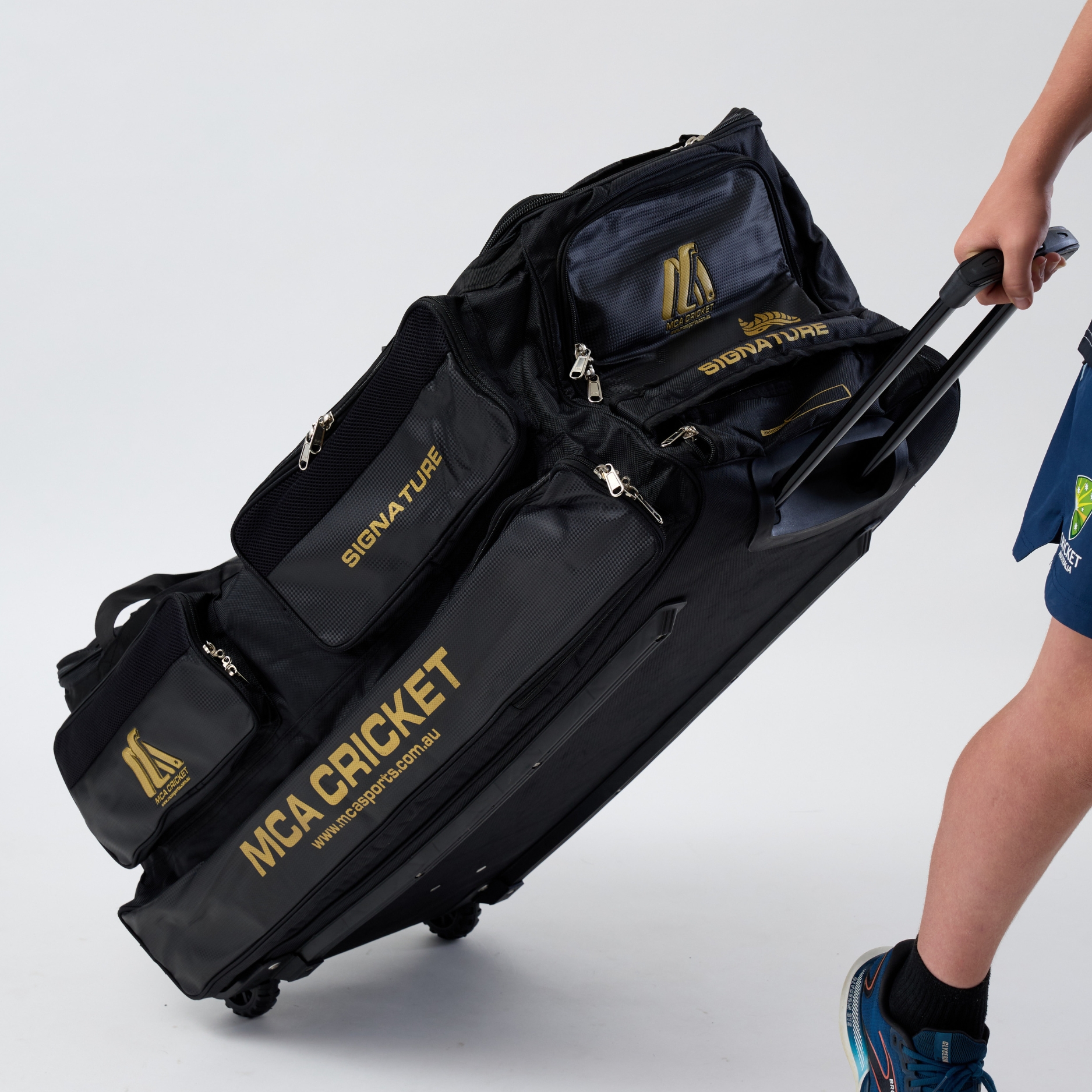 MCA SIGNATURE WHEEL KIT BAG